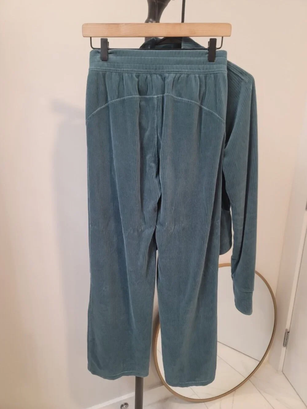 lululemon athletica pants are